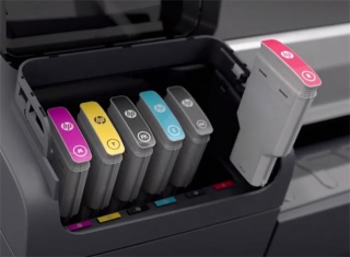 HP F9K06A 745 300-ml Chromatic Red Ink Cartridge