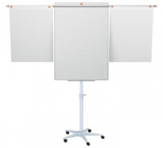 Mobilní flipchart Nobo s povrchem Nano Clean™ s výsuvným ramenem