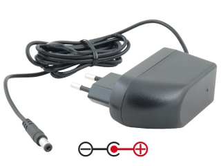 AVACOM Napájecí adaptér univerzální 5V 3A 15W konektor 5,5mm x 2,1mm plus pól uprostřed