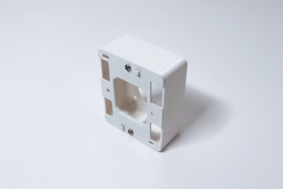 TP-LINK držák s kabelovou krytkou pro EAP235/615-Wall na stěnu , bílý